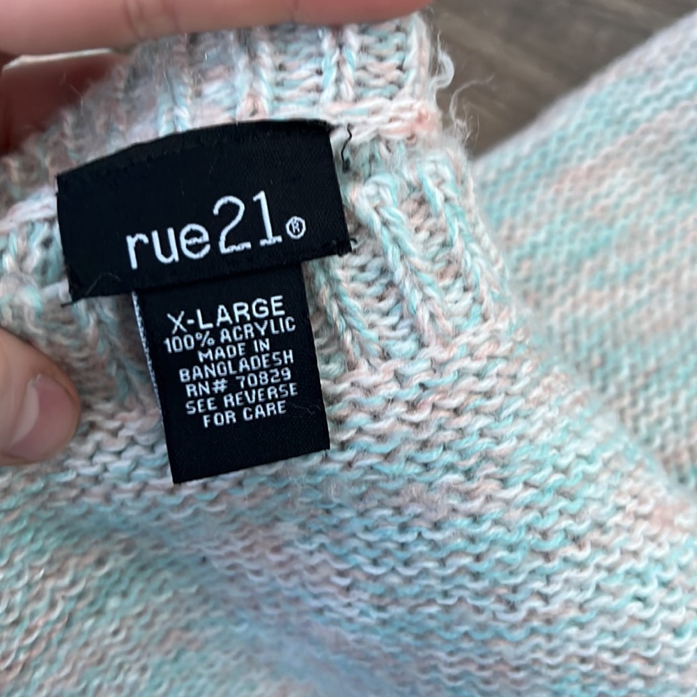 sweater - Picture 2 of 3